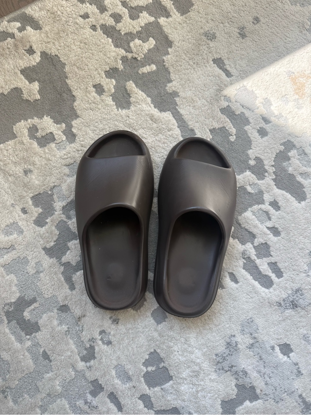 Yeezy Slides in Soot